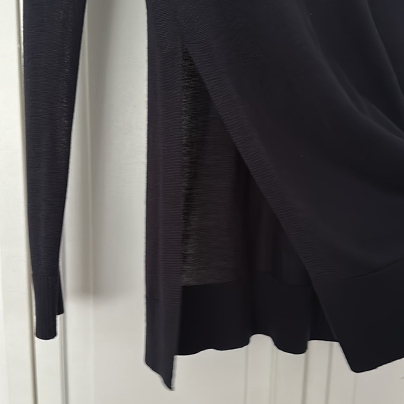 Light weight navy sweater - Picture 3 of 4